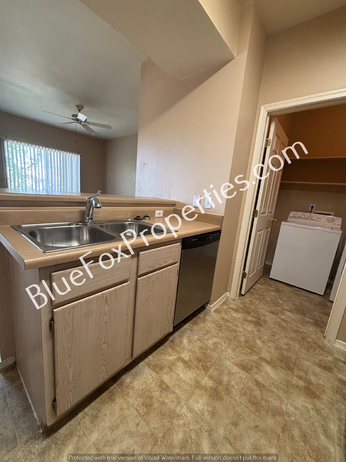 1 bed, 1 bath condo located in the gated Condominiums at The William Center property image