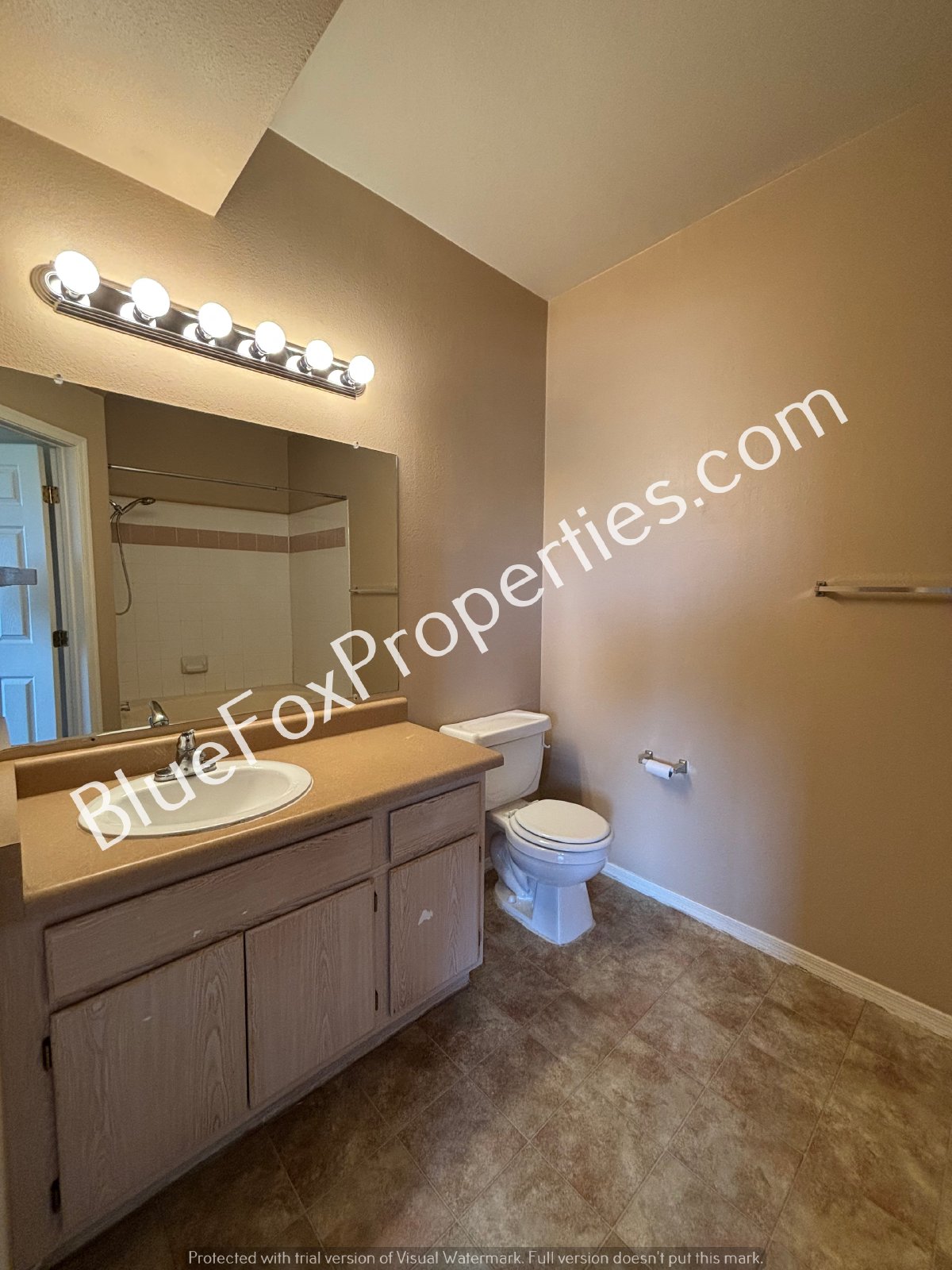 1 bed, 1 bath condo located in the gated Condominiums at The William Center property image