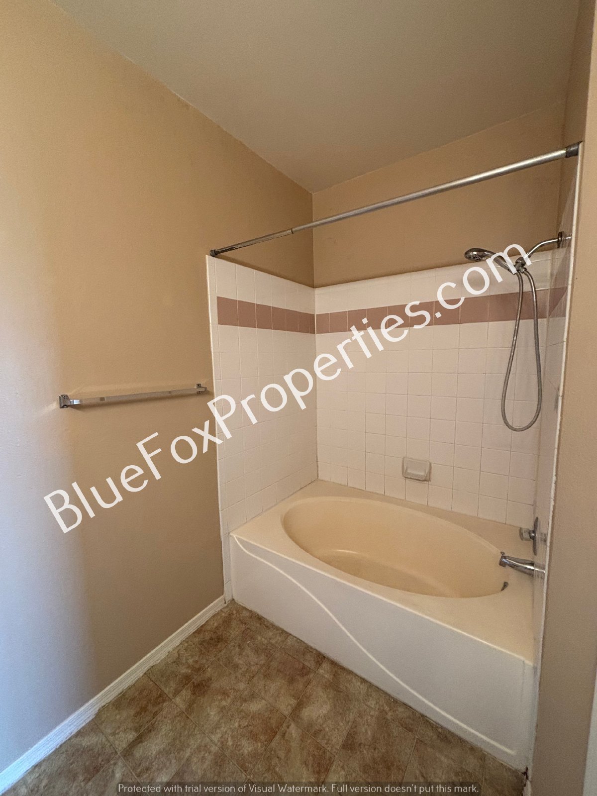 1 bed, 1 bath condo located in the gated Condominiums at The William Center property image