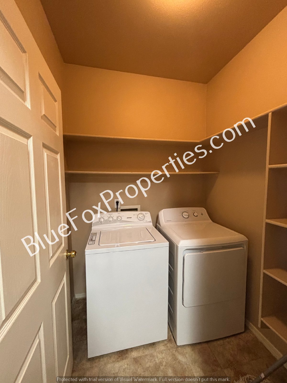 1 bed, 1 bath condo located in the gated Condominiums at The William Center property image
