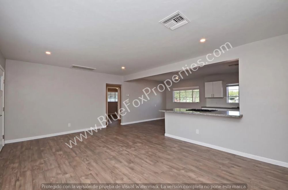 2701 E. Waverly St property image