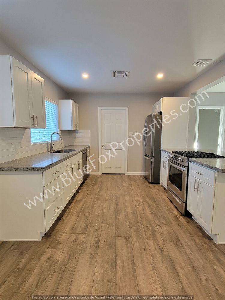 2701 E. Waverly St property image