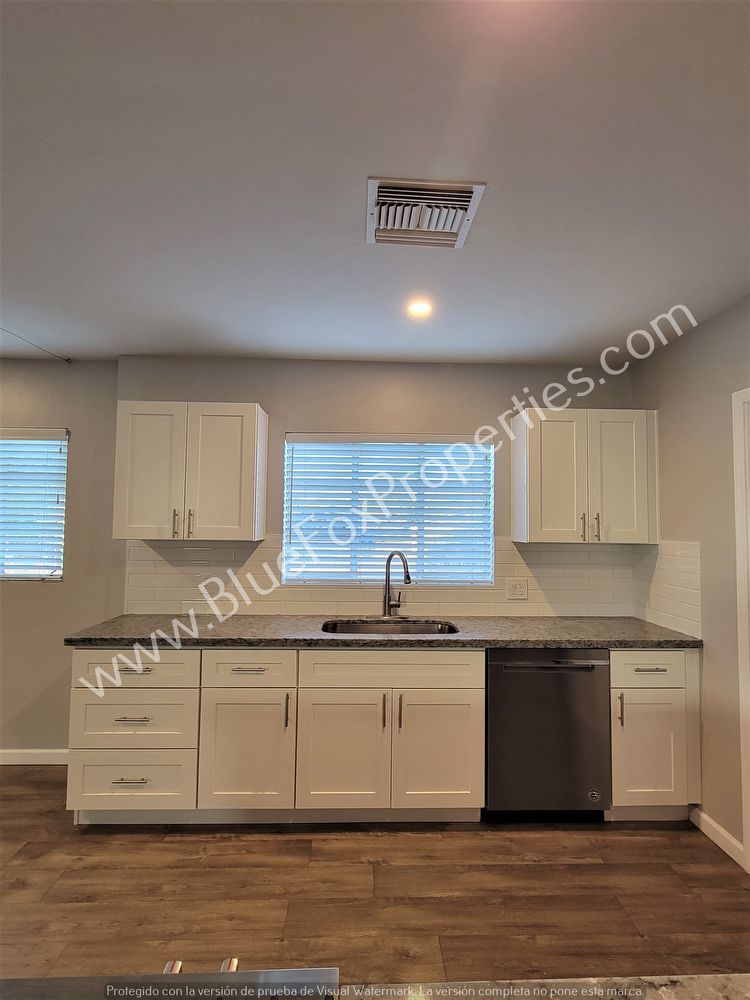 2701 E. Waverly St property image