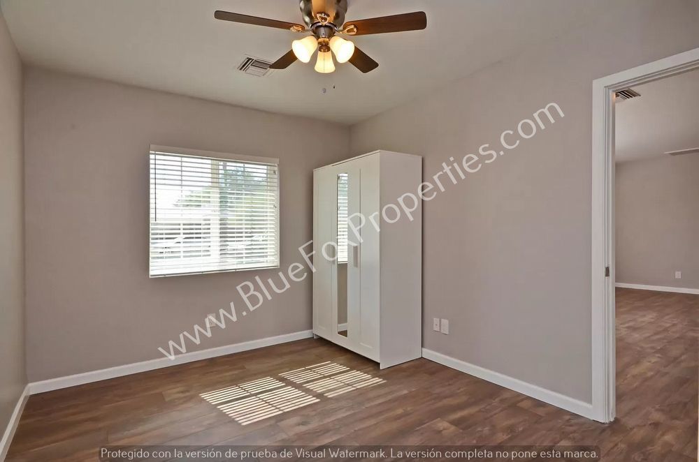 2701 E. Waverly St property image