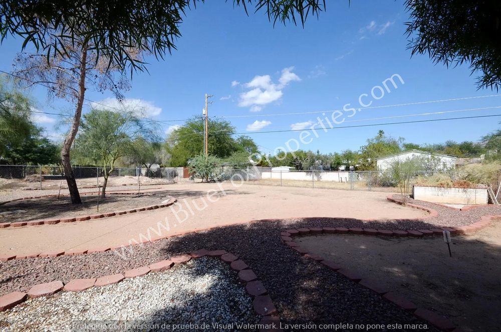 2701 E. Waverly St property image