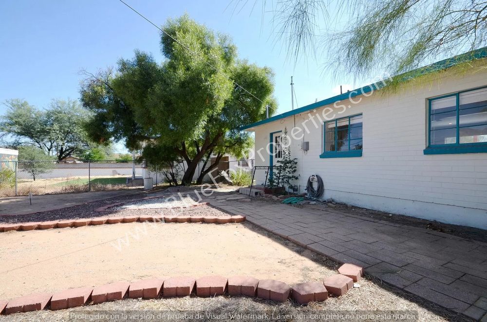 2701 E. Waverly St property image