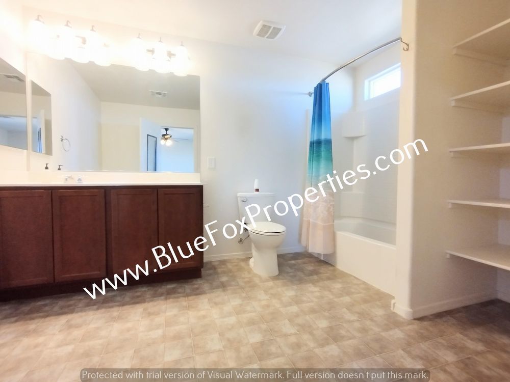 432 W R G Lee Pl property image