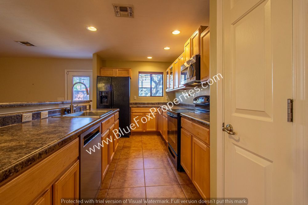 237 E. Waverly St property image