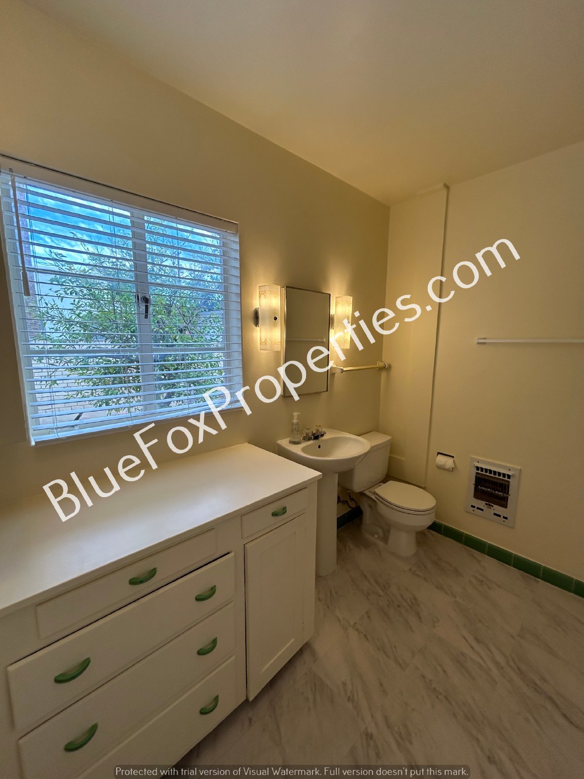 1905 E 2nd St property image