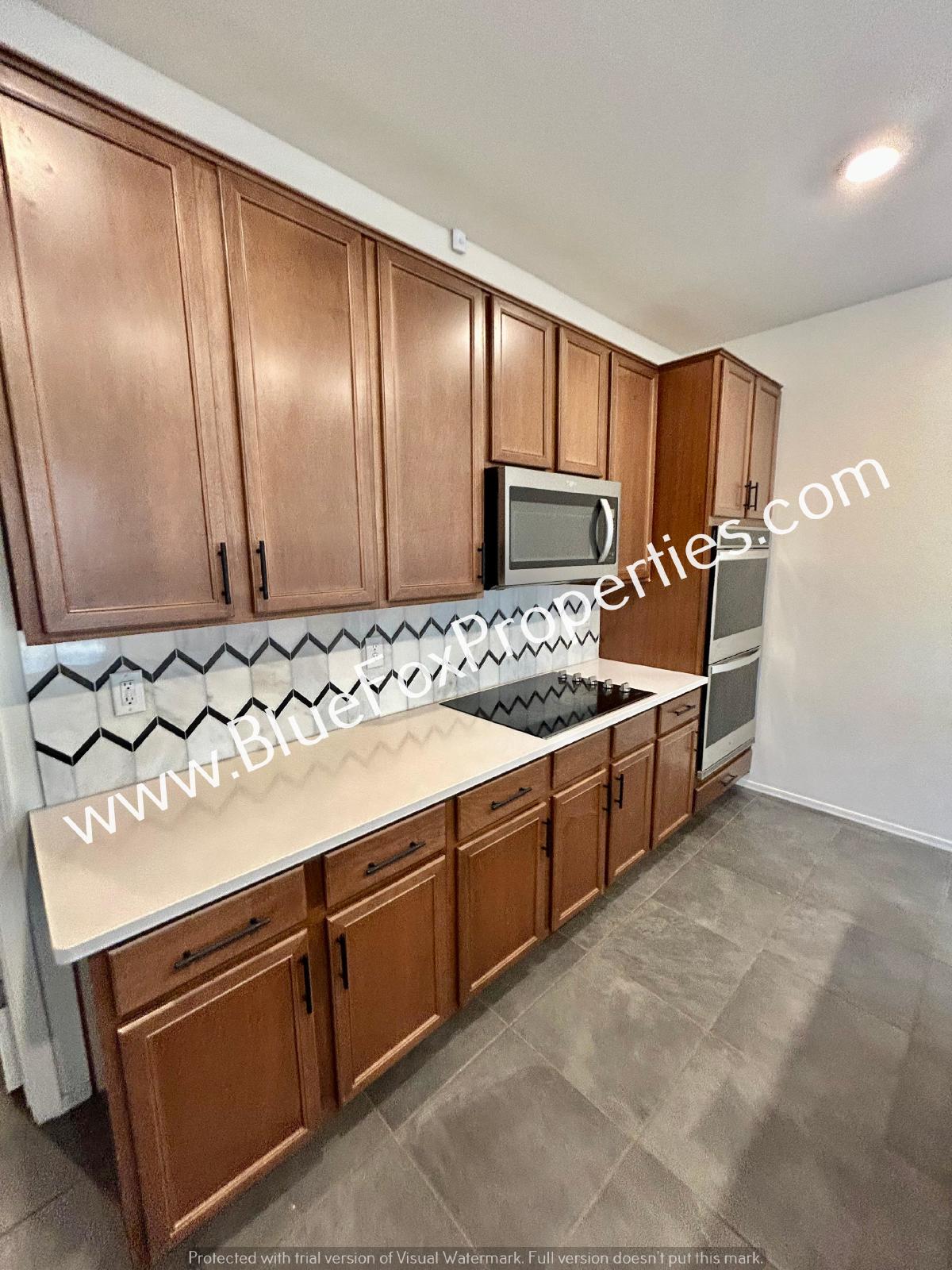 8683 N Calle La Canoa property image