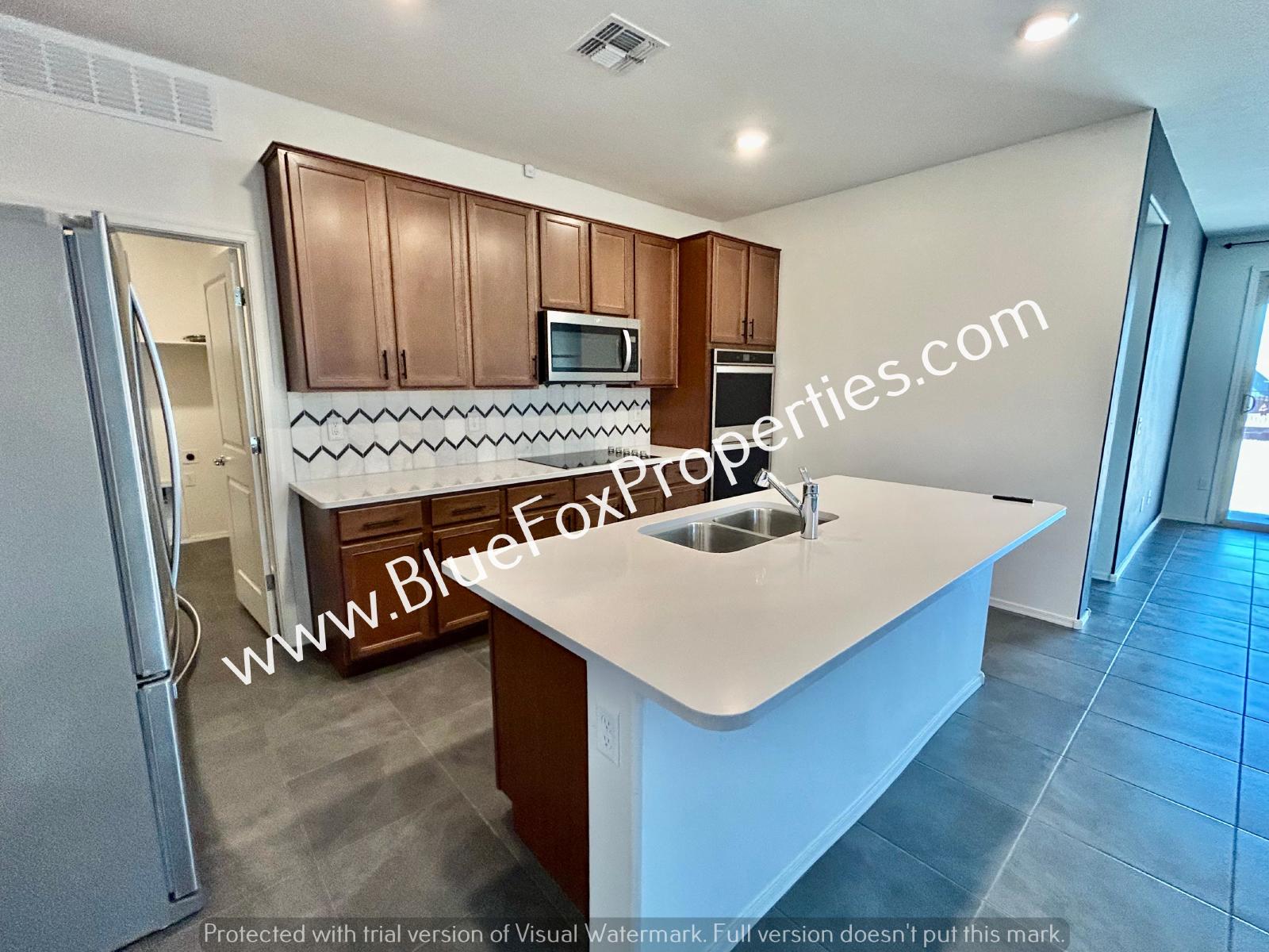 8683 N Calle La Canoa property image