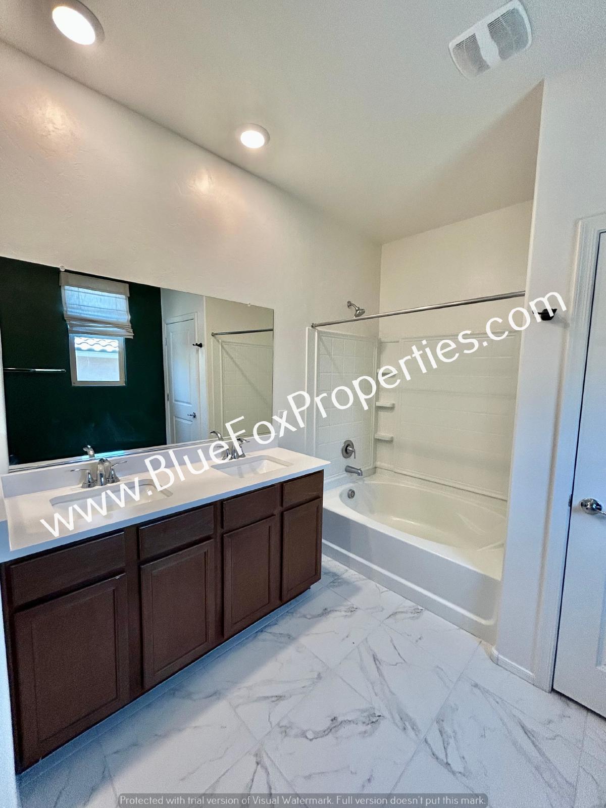 8683 N Calle La Canoa property image