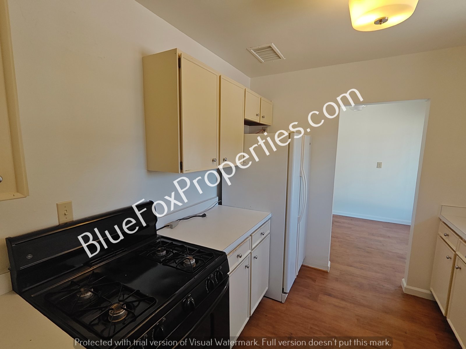Wonderfully Charming Central 3 bed 2 bath House with AC property image