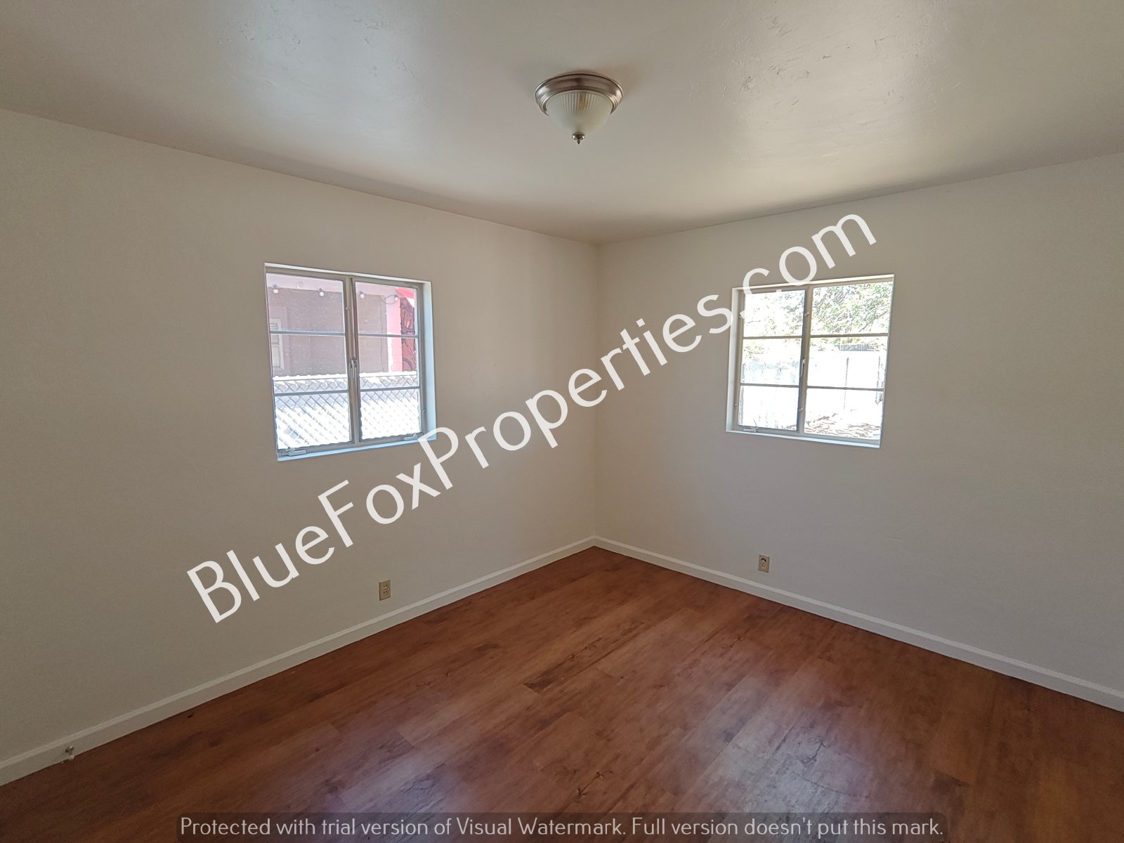 Wonderfully Charming Central 3 bed 2 bath House with AC property image