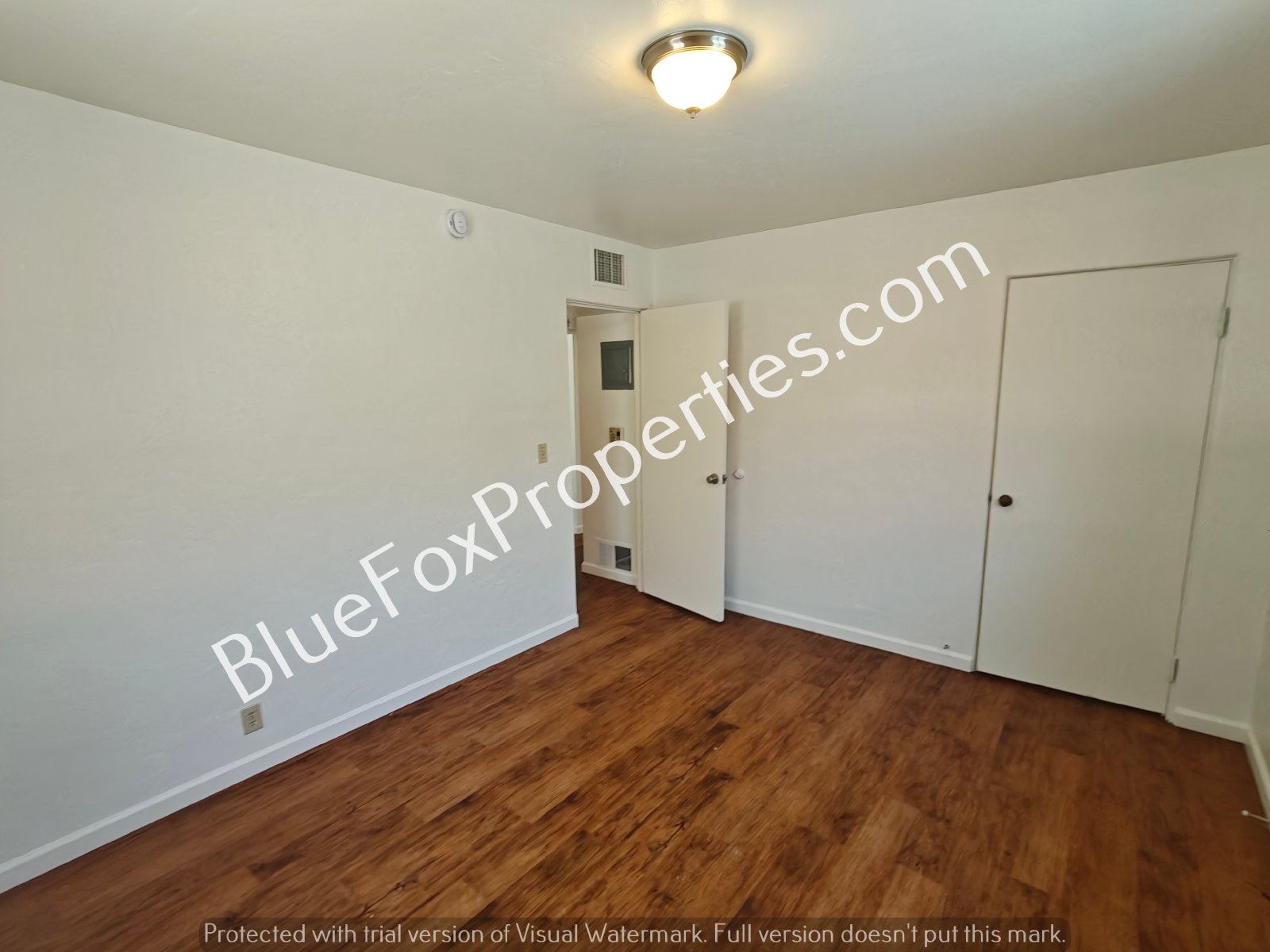 Wonderfully Charming Central 3 bed 2 bath House with AC property image