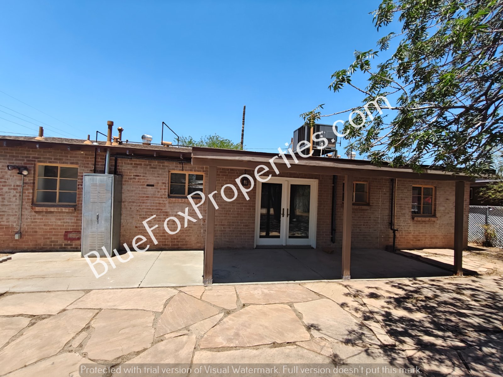 Wonderfully Charming Central 3 bed 2 bath House with AC property image