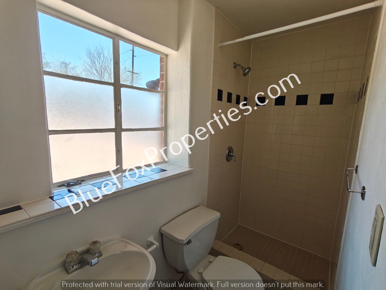 Wonderfully Charming Central 3 bed 2 bath House with AC property image