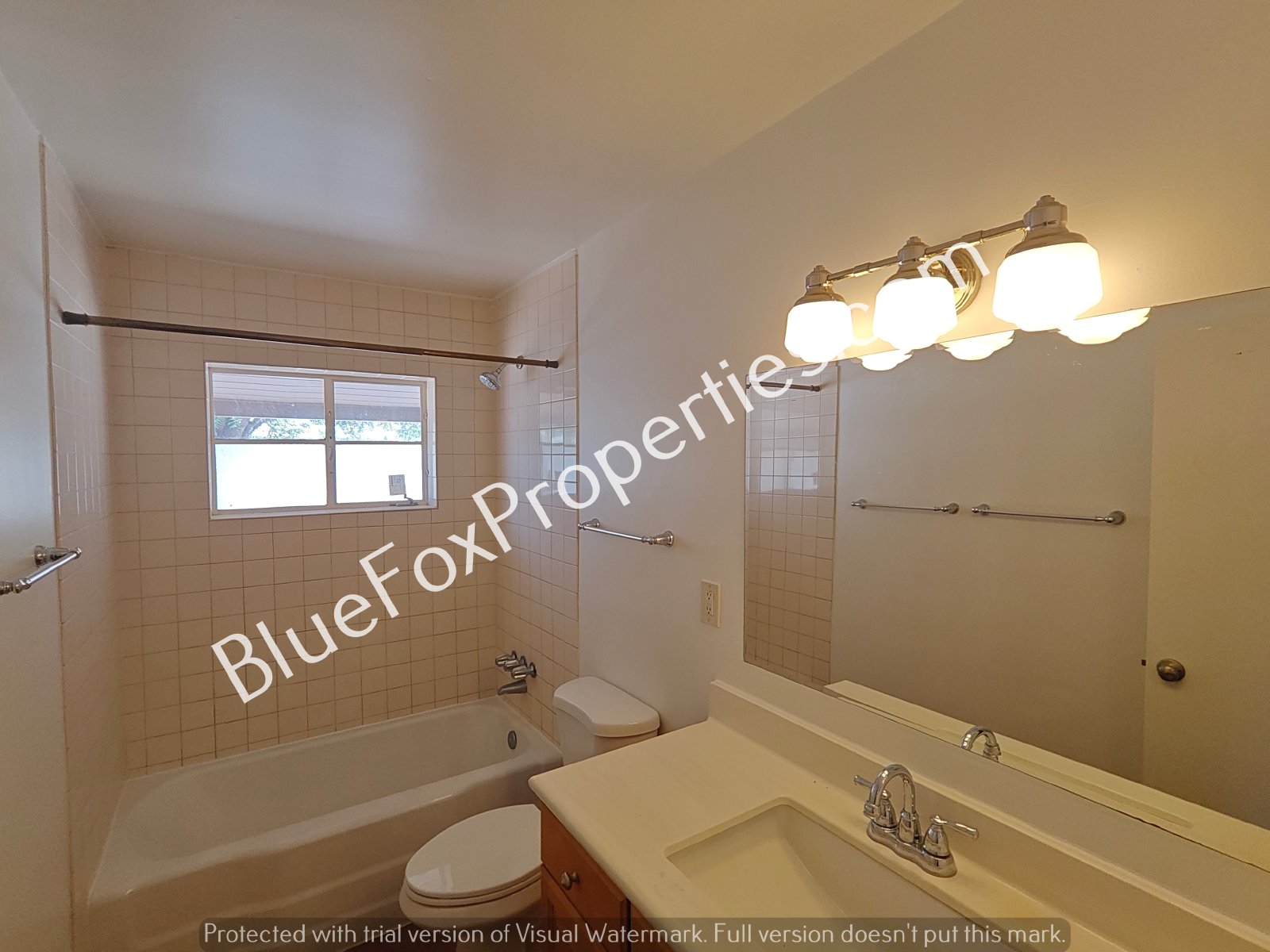 Wonderfully Charming Central 3 bed 2 bath House with AC property image