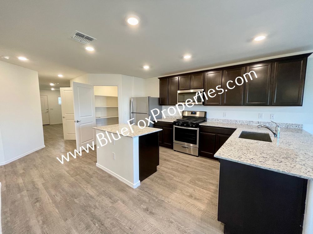 5 Bedroom, 3 Bath home in Marana (Move-in Special : First month full rent free!) property image