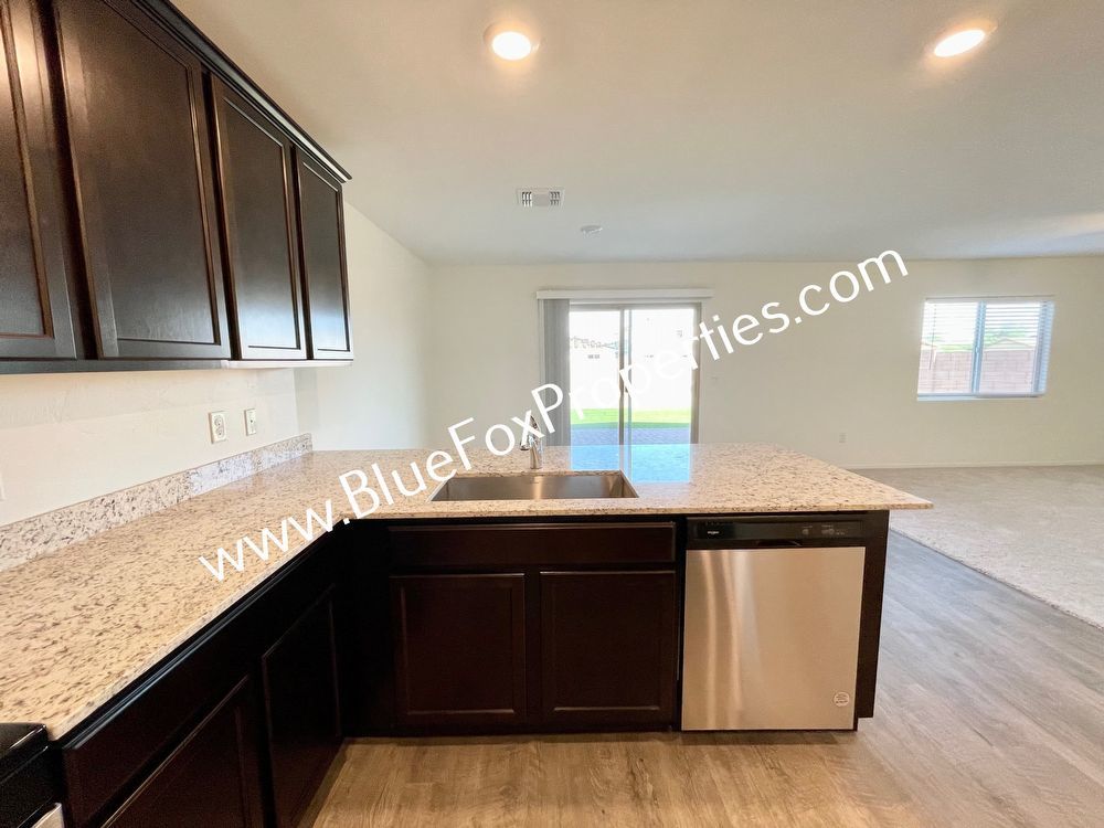 5 Bedroom, 3 Bath home in Marana (Move-in Special : First month full rent free!) property image