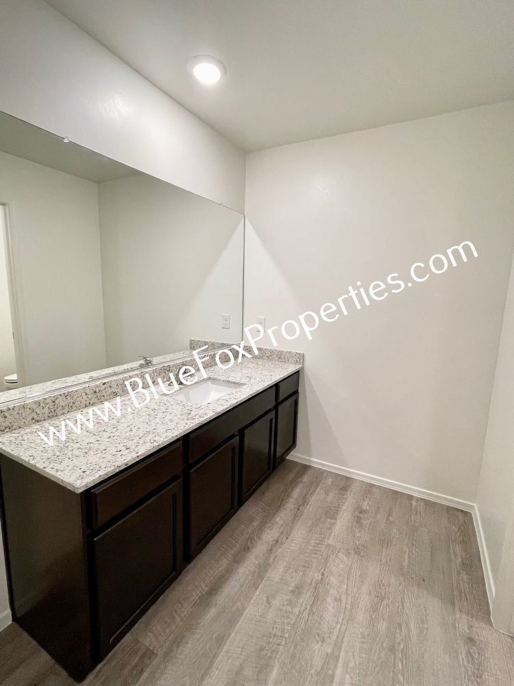 5 Bedroom, 3 Bath home in Marana (Move-in Special : First month full rent free!) property image