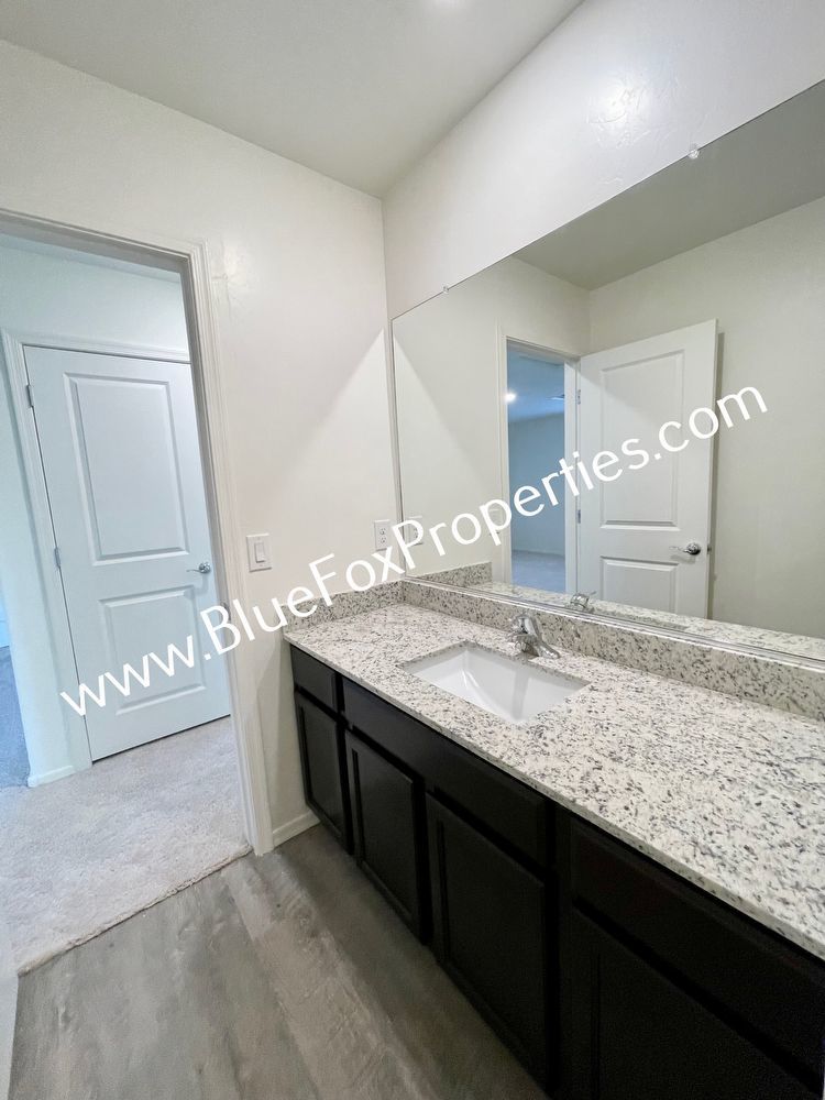 5 Bedroom, 3 Bath home in Marana (Move-in Special : First month full rent free!) property image