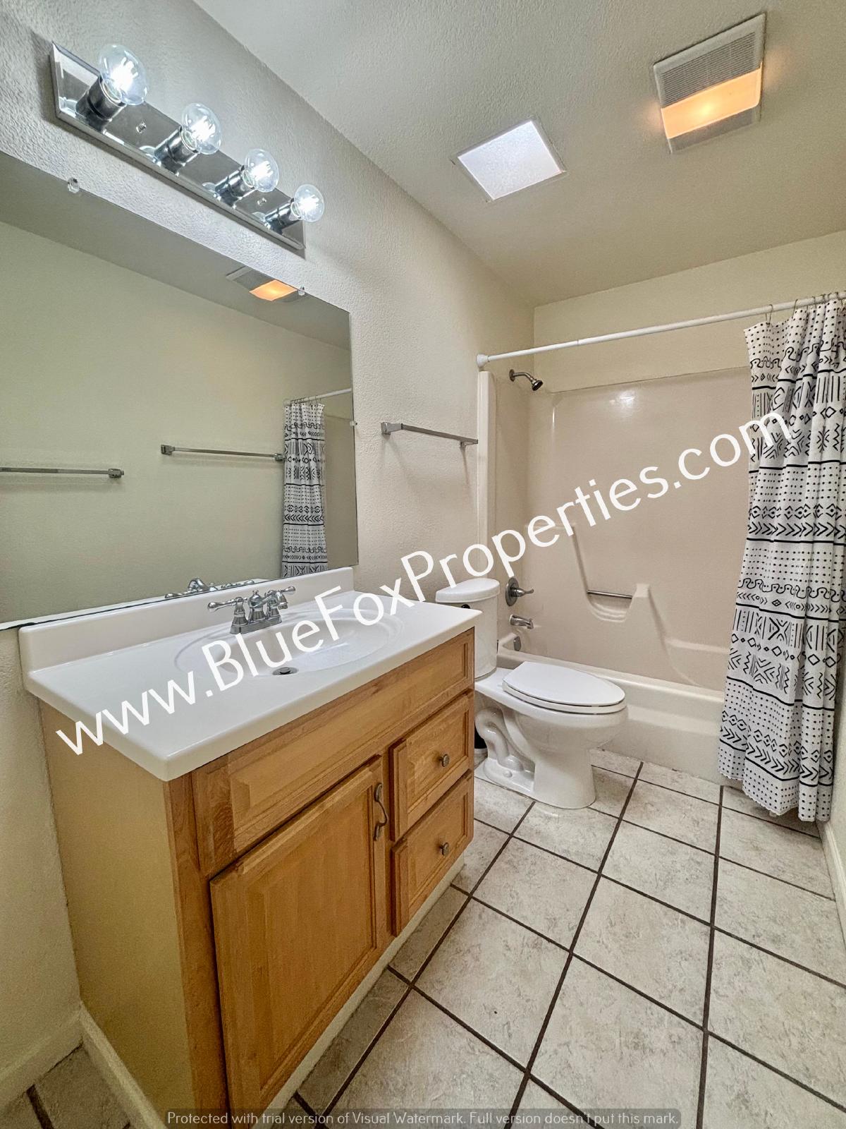 2819 E 20th St property image