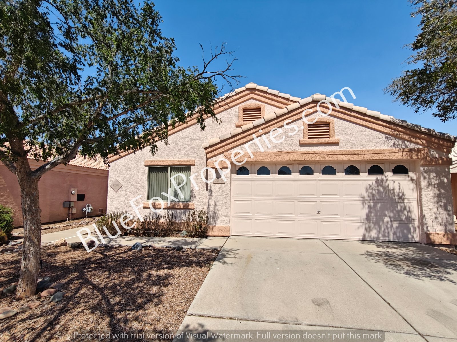 Beautiful home with two fireplaces, stunning archways and an open living area! property image