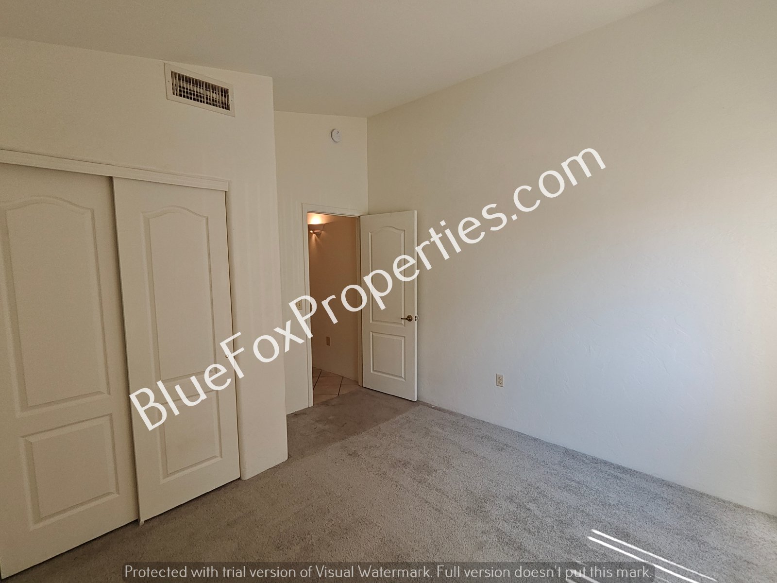 Beautiful home with two fireplaces, stunning archways and an open living area! property image