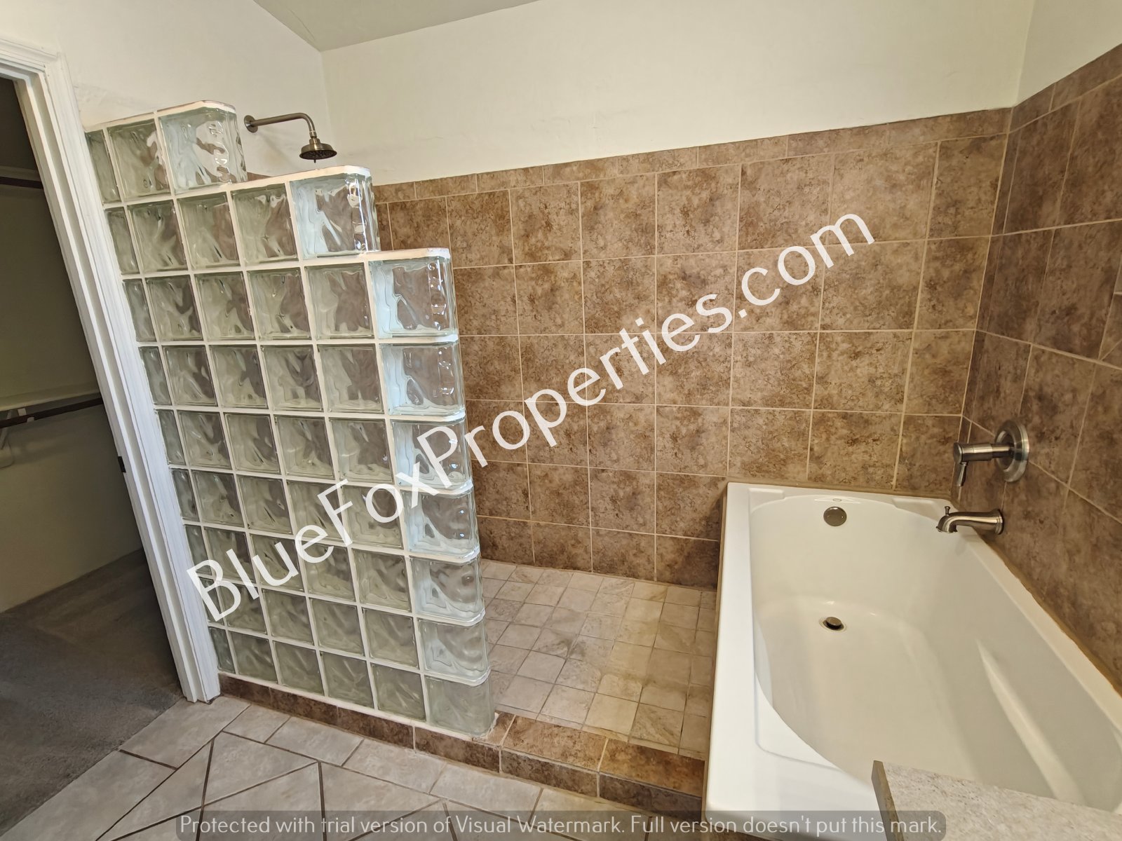 Beautiful home with two fireplaces, stunning archways and an open living area! property image