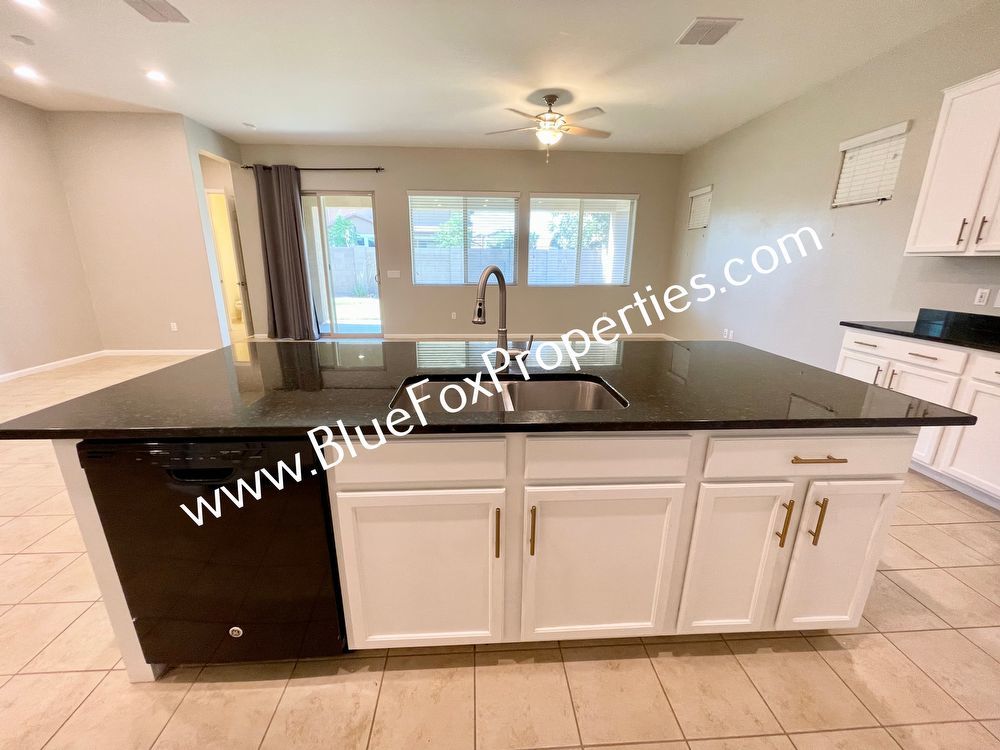 11067 W Fountain View Drive property image