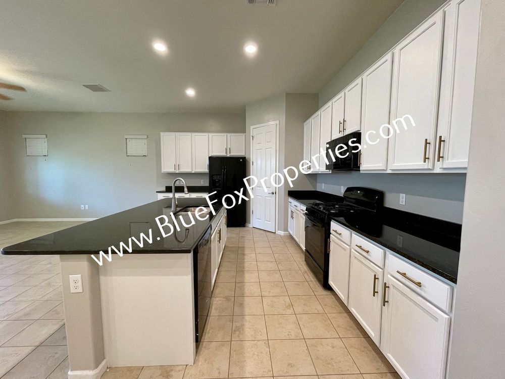 11067 W Fountain View Drive property image