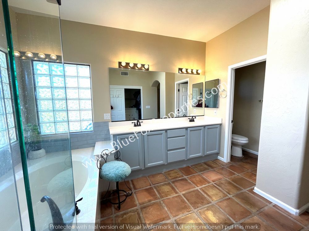 5449 N. Crescent Ridge Drive property image