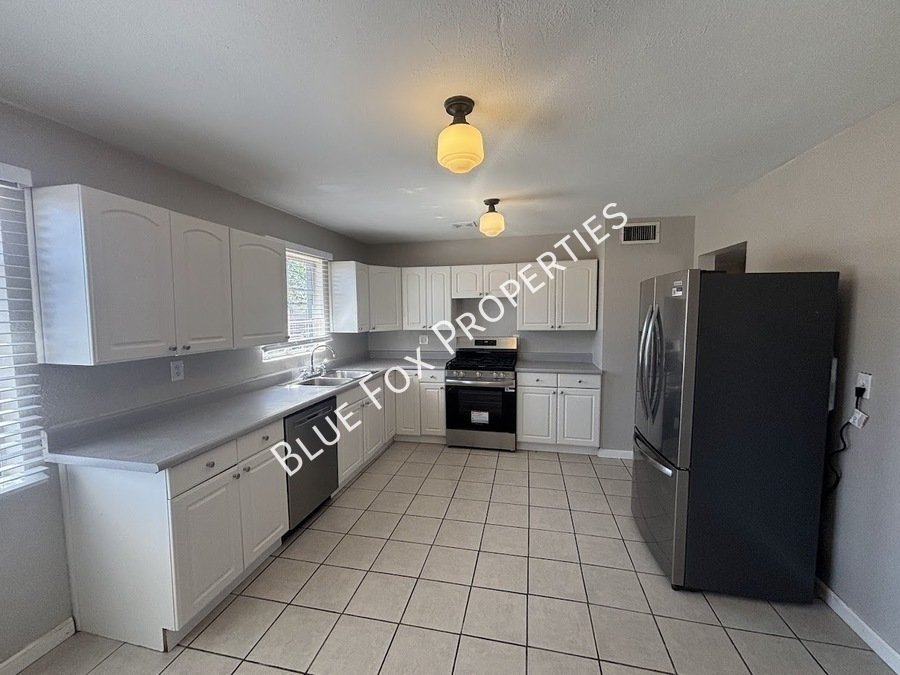 5674 E. Eastland Street property image