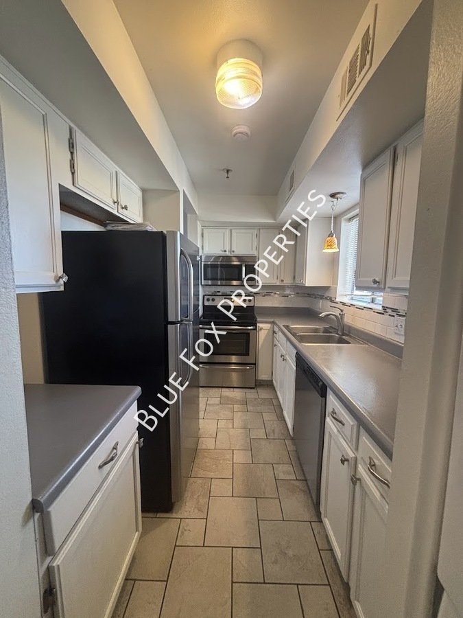 2 Bedroom, 1 Bathroom Condo Close to Downtown property image