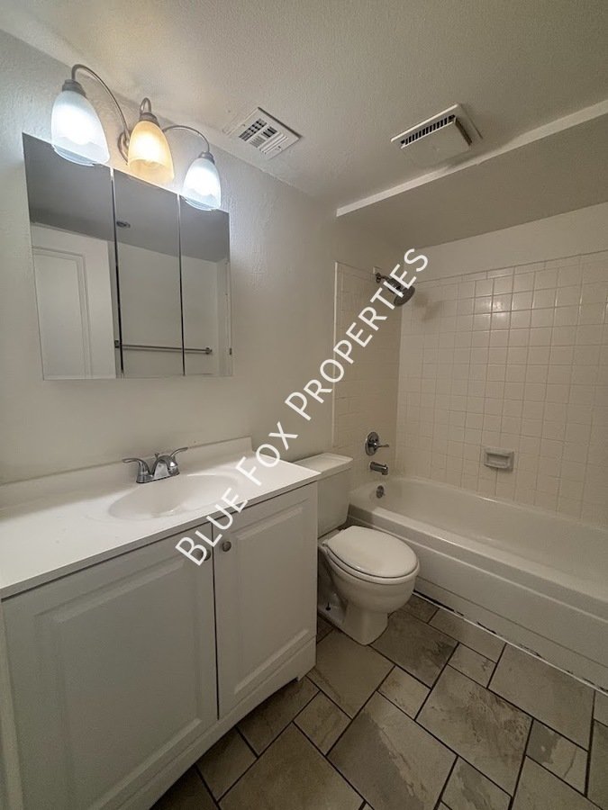 2 Bedroom, 1 Bathroom Condo Close to Downtown property image