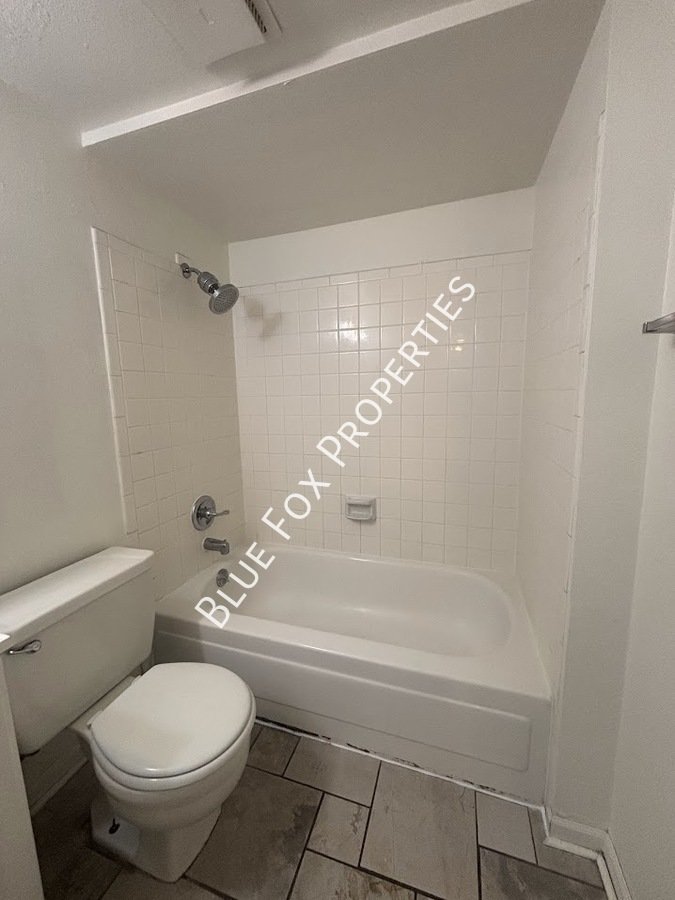 2 Bedroom, 1 Bathroom Condo Close to Downtown property image