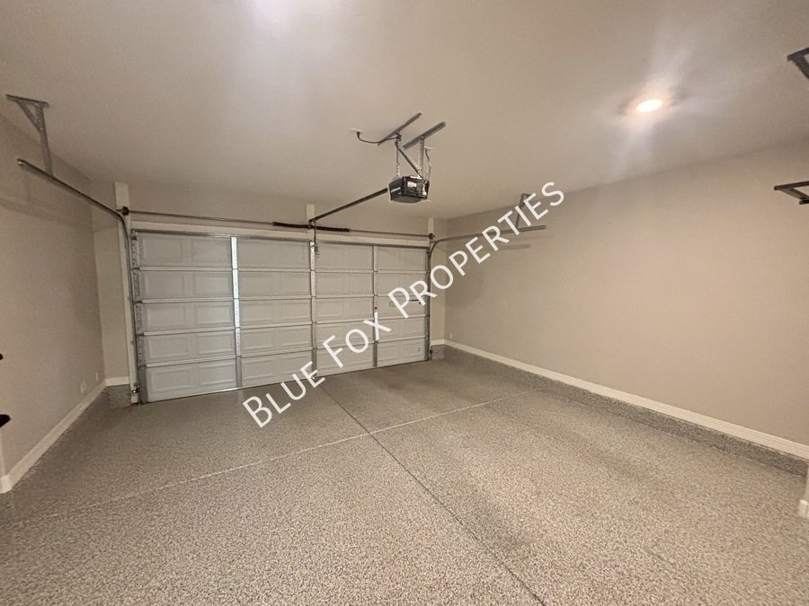 1048 E Descent St property image