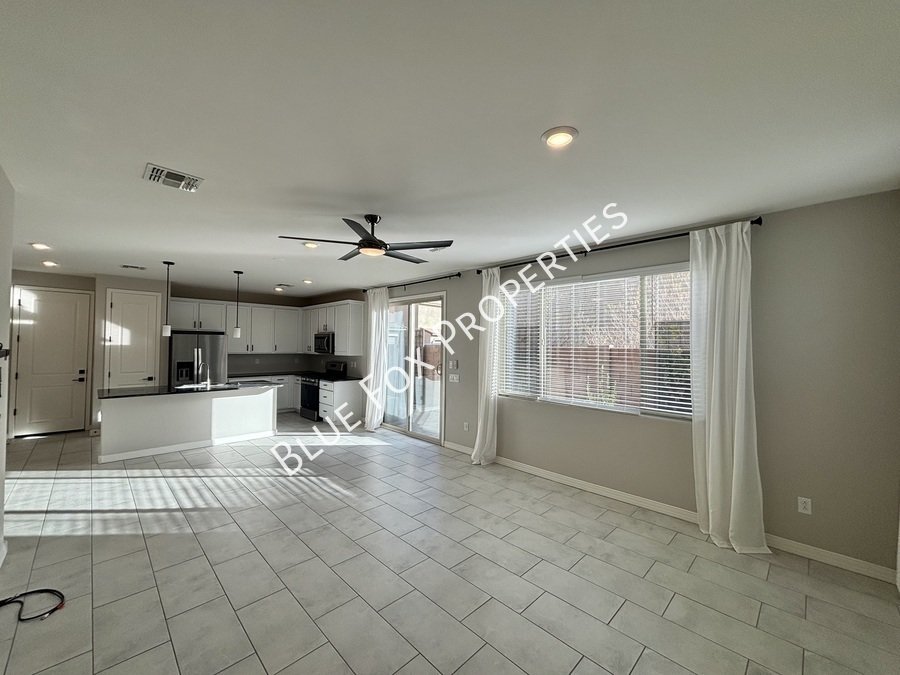 1048 E Descent St property image