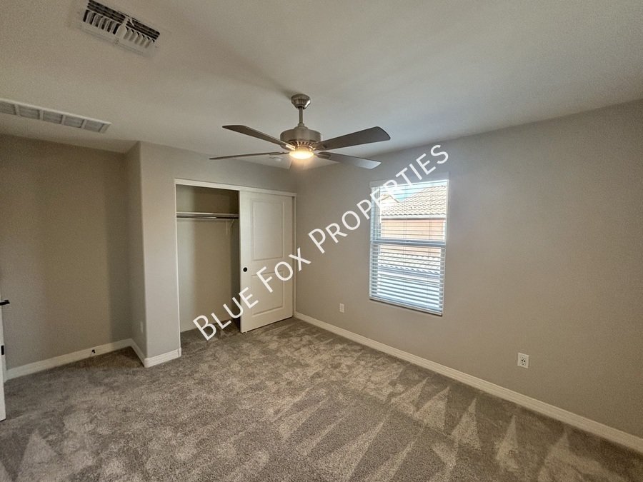 1048 E Descent St property image