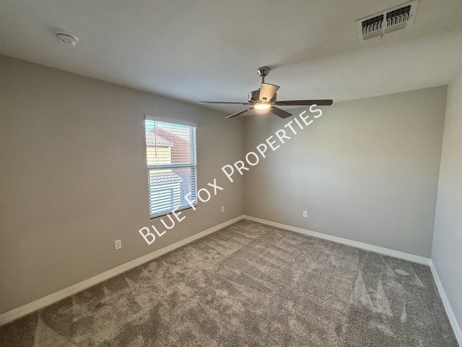 1048 E Descent St property image