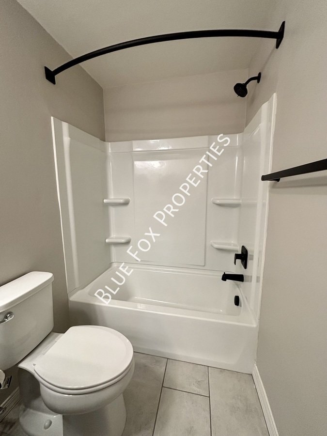 1048 E Descent St property image