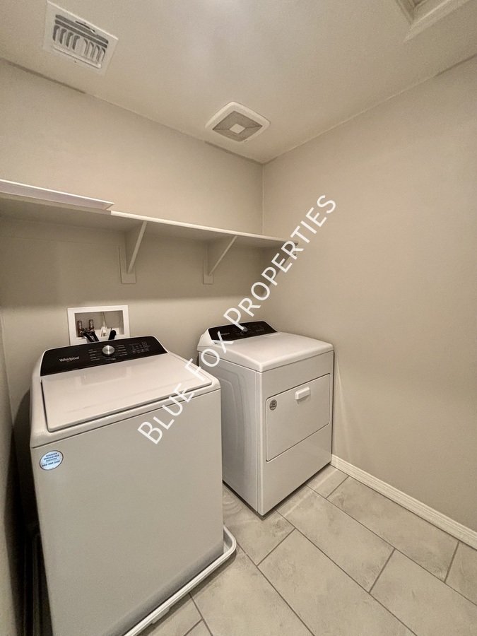 1048 E Descent St property image