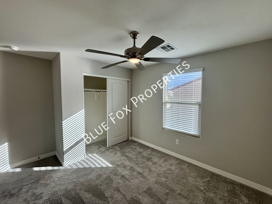 1048 E Descent St property image