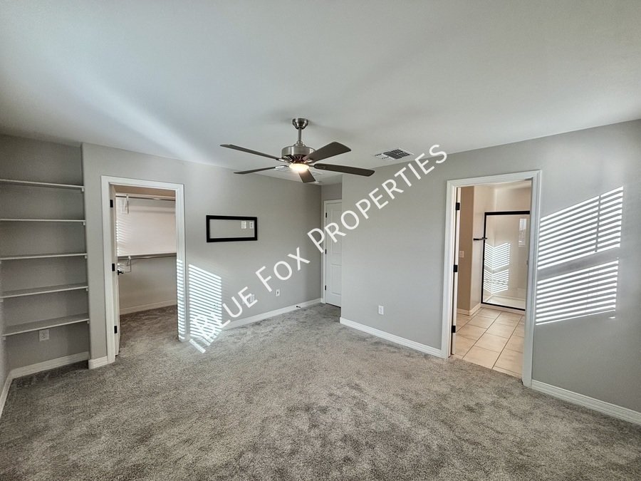 1048 E Descent St property image