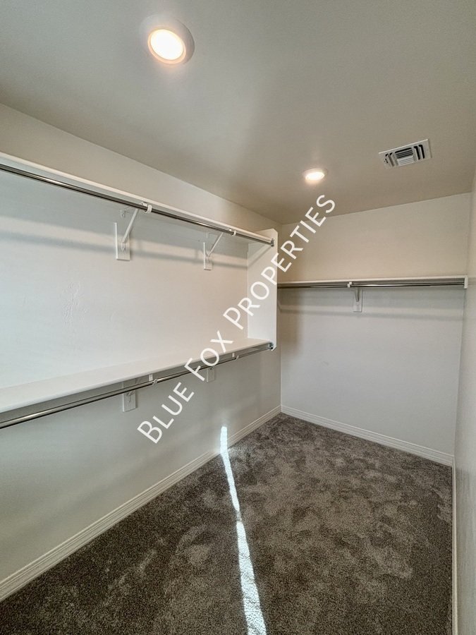 1048 E Descent St property image