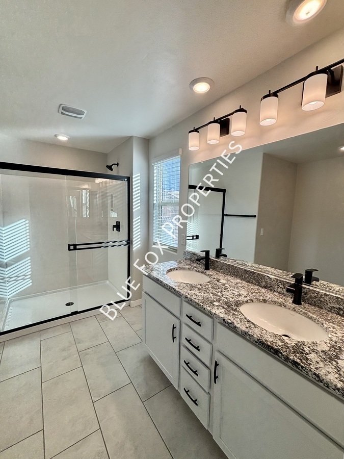 1048 E Descent St property image