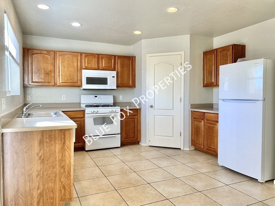 475 W Calle La Bolita property image