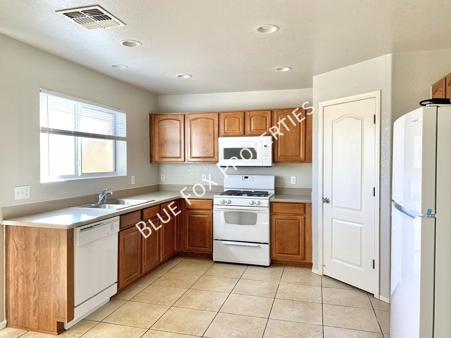 475 W Calle La Bolita property image