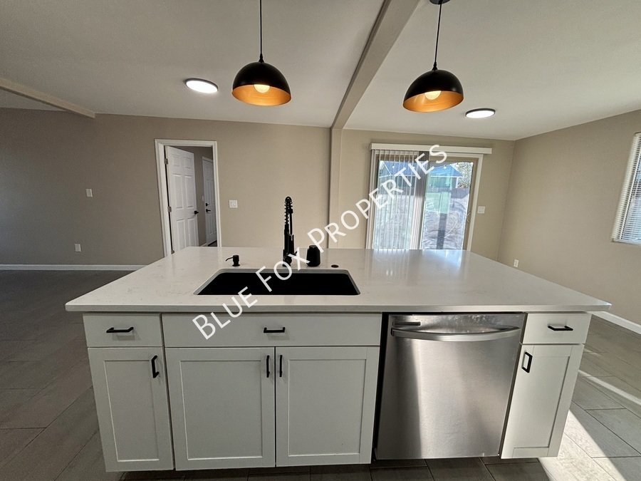 2480 S Rose Peak Dr property image